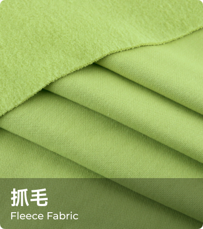 婴童针织服装展示，柔和色彩，柔软面料，母婴场景背景