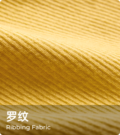 家居针织用品展示，包括毯子、抱枕套等，温馨居家环境背景